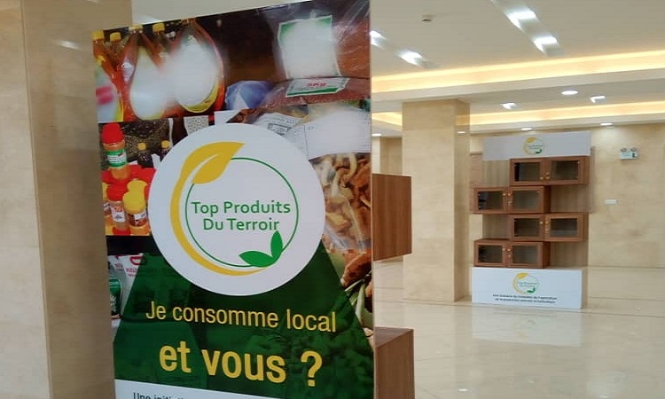 TOGO : DES PRÉSENTOIRS VITRÉS POUR VALORISER LES PRODUITS DU TERROIR